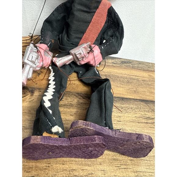 Vintage Mexican Folk Art Marionette Gunslinger String Puppet Doll Paper Mache - Picture 3 of 7